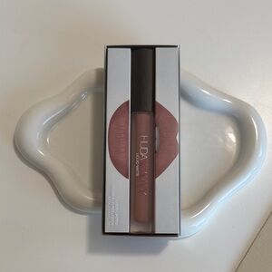 HUDA BEAUTY Liquid Matte Lipstick - WIFEY